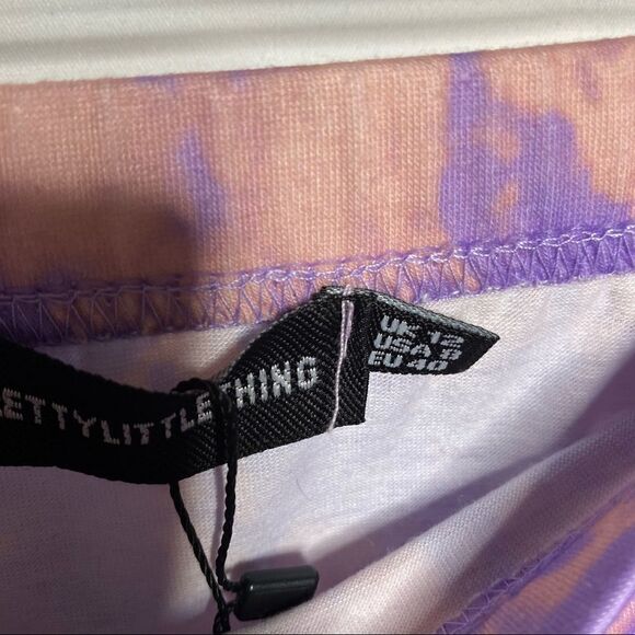 PrettyLittleThing Lilac Abstract Lettuce Hem Mini Skirt - Picture 3 of 5